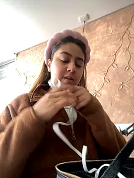 Snapshot of Miabonnett_ chatting on October 9, 2025, 12:06 pm Miabonnett online show from October 9, 2025, 12:06 pm