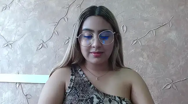 Snapshot of Miabonnett_ chatting on February 18, 2025, 3:10 pm Miabonnett online show from February 18, 2025, 3:10 pm