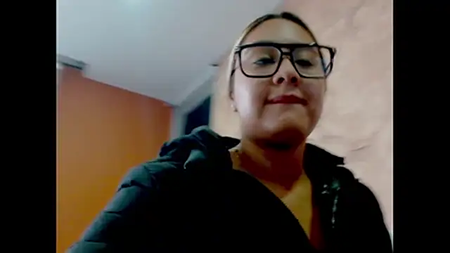 Miabonnett  online show from January 14, 2026, 12:20 pm