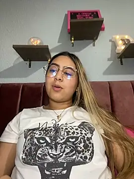 Snapshot of Miabonnett_ chatting on March 20, 2025, 10:29 pm Miabonnett online show from March 20, 2025, 10:29 pm