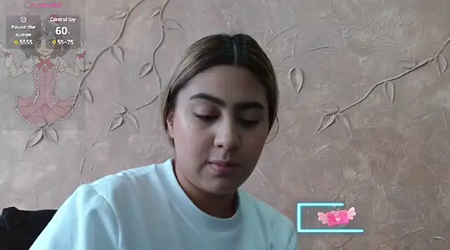 Snapshot of Miabonnett_ chatting on February 17, 2025, 1:22 pm Miabonnett online show from February 17, 2025, 1:22 pm