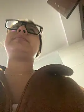 Snapshot of Miabonnett_ chatting on September 29, 2025, 12:00 pm Miabonnett online show from September 29, 2025, 12:00 pm