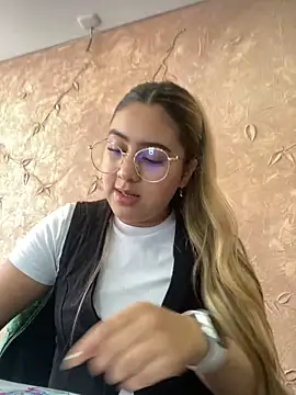 Snapshot of Miabonnett_ chatting on March 21, 2025, 3:13 pm Miabonnett online show from March 21, 2025, 3:13 pm