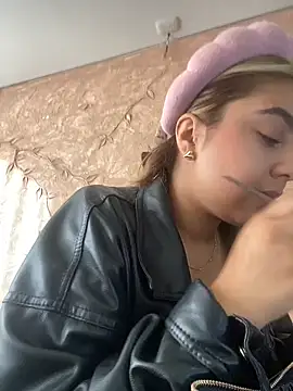 Miabonnett  online show from October 31, 2025, 12:13 pm