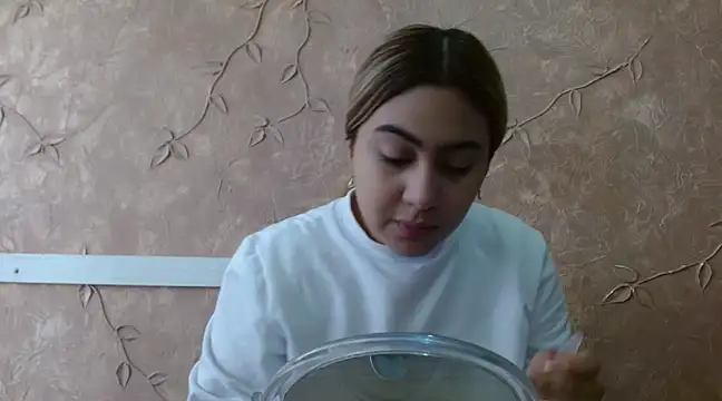 Snapshot of Miabonnett_ chatting on March 3, 2025, 12:06 pm Miabonnett online show from March 3, 2025, 12:06 pm
