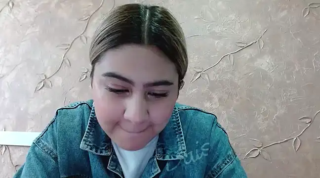 Snapshot of Miabonnett_ chatting on February 25, 2025, 12:05 pm Miabonnett online show from February 25, 2025, 12:05 pm