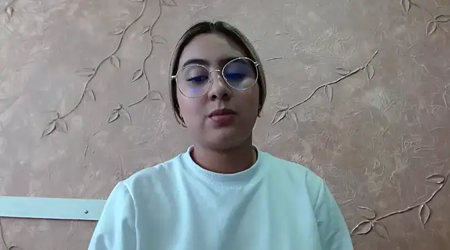 Snapshot of Miabonnett_ chatting on February 25, 2025, 6:12 pm Miabonnett online show from February 25, 2025, 6:12 pm