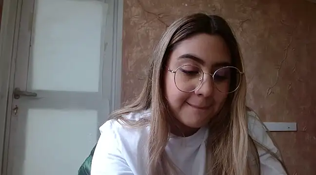 Snapshot of Miabonnett_ chatting on March 3, 2025, 3:11 pm Miabonnett online show from March 3, 2025, 3:11 pm
