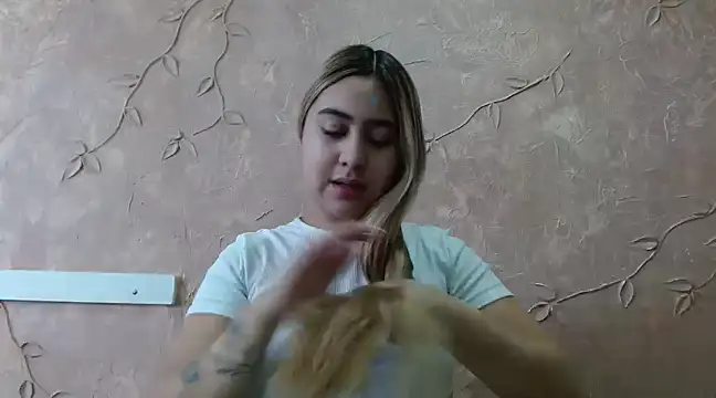 Snapshot of Miabonnett_ chatting on March 6, 2025, 12:09 pm Miabonnett online show from March 6, 2025, 12:09 pm