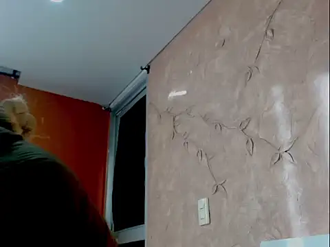 Snapshot of Miabonnett_ chatting on January 19, 2026, 12:20 pm Miabonnett online show from January 19, 2026, 12:20 pm