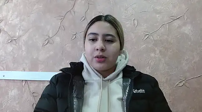 Snapshot of Miabonnett_ chatting on March 5, 2025, 12:11 pm Miabonnett online show from March 5, 2025, 12:11 pm