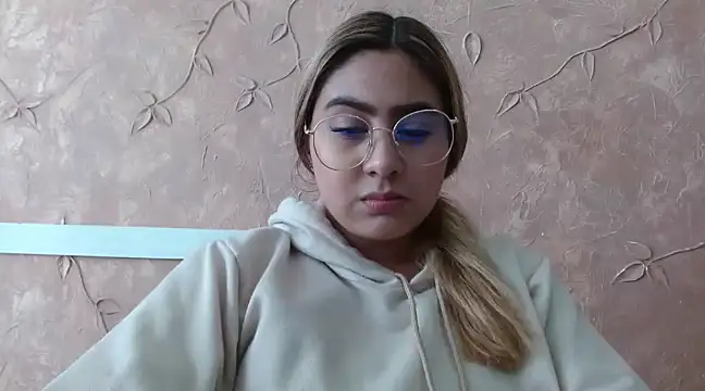 Snapshot of Miabonnett_ chatting on February 13, 2025, 4:28 pm Miabonnett online show from February 13, 2025, 4:28 pm