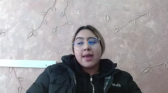 Snapshot of Miabonnett_ chatting on March 4, 2025, 6:07 pm Miabonnett online show from March 4, 2025, 6:07 pm