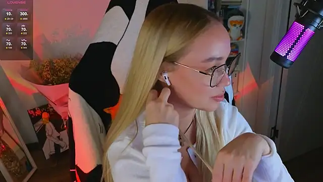 Emili1- online show from September 20, 2025, 6:46 pm