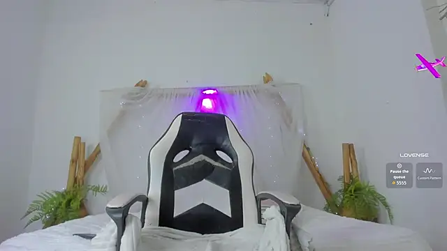  RedMoon online show from December 21, 2025, 5:47 pm