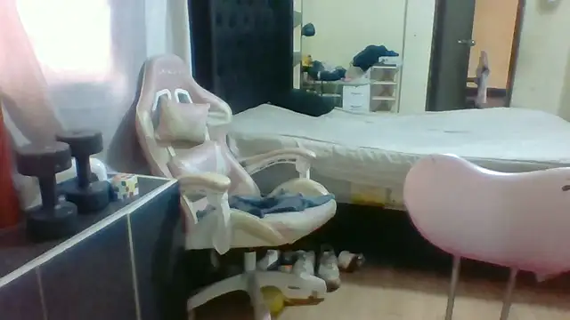 Jennxdolls online show from February 13, 2025, 3:24 pm