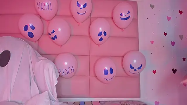 little-Emma online show from October 13, 2025, 12:23 am