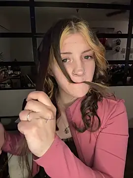 emilysue1 online show from April 8, 2026, 12:56 am