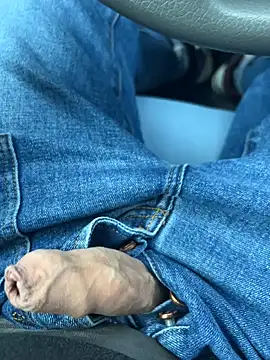 yurizer online show from January 7, 2025, 2:19 pm