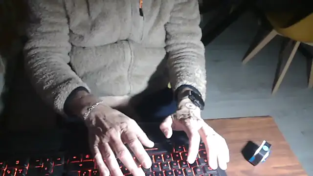 Adri gard online show from March 10, 2026, 9:08 pm