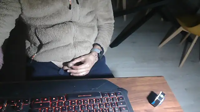 Adri gard online show from March 22, 2026, 9:38 pm