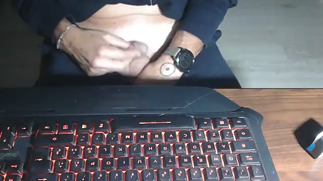 Adri gard online show from November 12, 2025, 9:40 pm