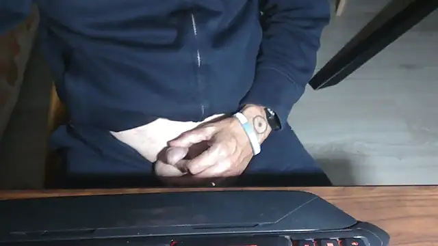 Adri gard online show from October 13, 2025, 8:43 pm