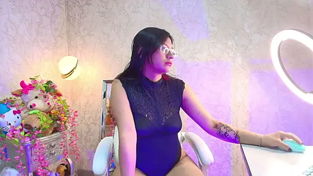 Lilyevansx online show from May 22, 2026, 4:27 pm