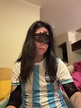 Snapshot of Reinacatchile chatting on July 3, 2026, 1:01 am Reinacatchile online show from July 3, 2026, 1:01 am
