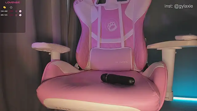 Snapshot of Gylaxie chatting on November 28, 2025, 8:36 am Gylaxie online show from November 28, 2025, 8:36 am