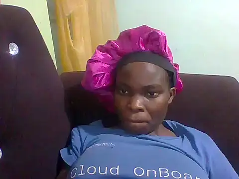 sexxyqueenn22 online show from November 17, 2025, 4:00 pm