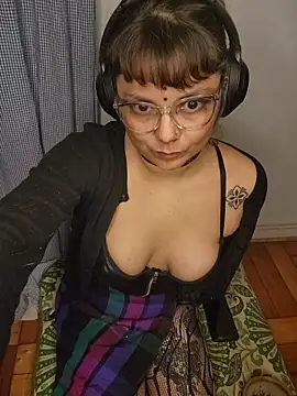 estivalia xxx online show from May 17, 2026, 1:16 am