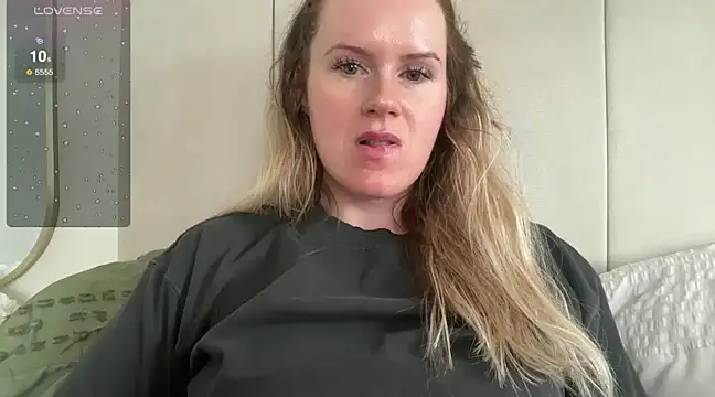Snapshot of redheadrosie69 chatting on March 13, 2025, 9:43 am redheadrosie69 online show from March 13, 2025, 9:43 am