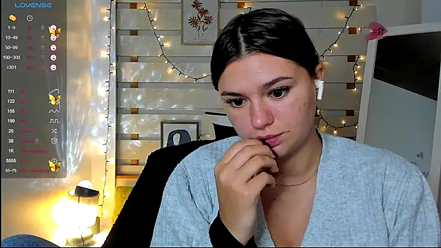 Josephine Kiss online show from October 21, 2025, 12:48 pm