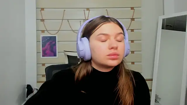 Snapshot of Josephine_Kiss chatting on February 8, 2025, 3:30 am Josephine Kiss online show from February 8, 2025, 3:30 am