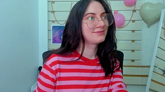 Snapshot of Josephine_Kiss chatting on February 13, 2025, 7:35 am Josephine Kiss online show from February 13, 2025, 7:35 am