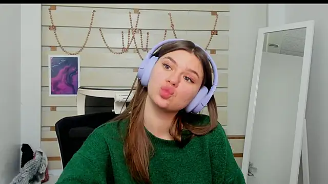 Snapshot of Josephine_Kiss chatting on February 4, 2025, 10:24 pm Josephine Kiss online show from February 4, 2025, 10:24 pm