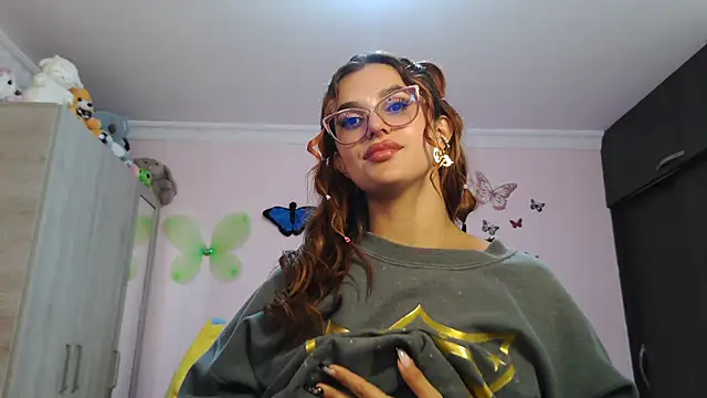 caroline jonson online show from December 4, 2025, 8:19 pm