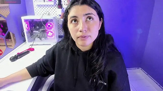 Danna 777  online show from December 3, 2025, 12:33 am