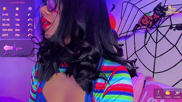 SenniaBella online show from October 31, 2025, 1:30 pm