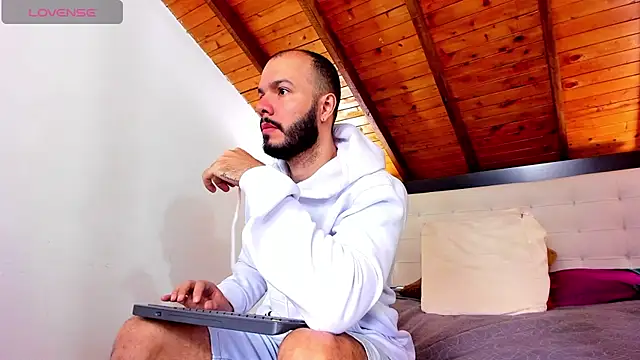 Tom Bailey online show from November 16, 2025, 1:27 pm