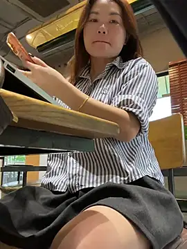 Emily 9xx online show from April 22, 2026, 1:23 am