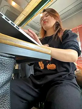 Emily 9xx online show from November 21, 2025, 3:49 am