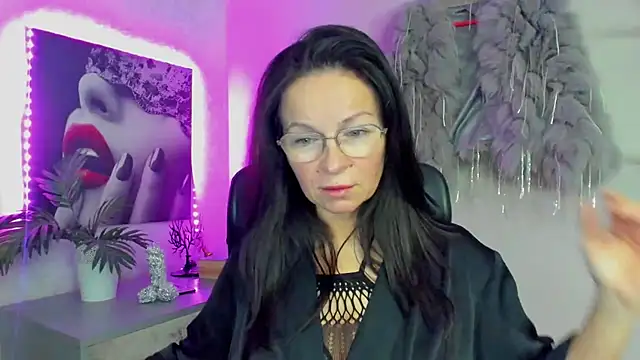 HelenLuxx online show from November 29, 2025, 8:14 am