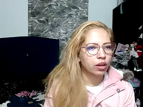 Snapshot of THEBOSSLARA chatting on November 10, 2025, 8:25 pm THEBOSSLARA online show from November 10, 2025, 8:25 pm