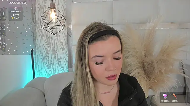 1m dalhia online show from December 1, 2025, 8:42 pm