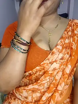 Snapshot of louise92 chatting on April 2, 2026, 6:31 am louise92 online show from April 2, 2026, 6:31 am