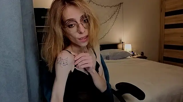 amber quell here online show from September 18, 2025, 3:15 pm