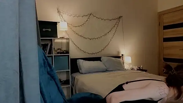 amber quell here online show from October 9, 2025, 3:12 pm