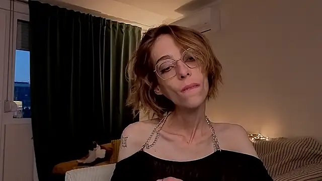 amber quell here online show from March 1, 2026, 4:40 pm